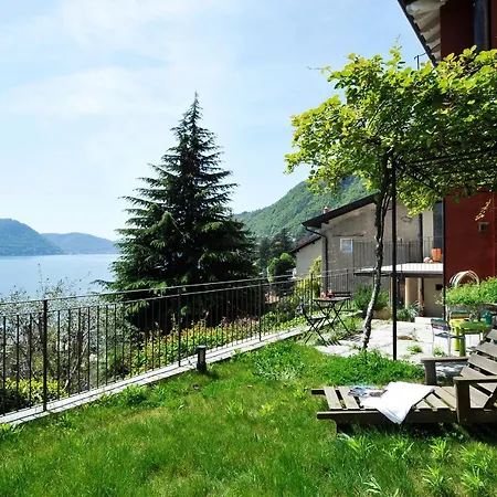 Sleeps 6 * Moltrasio